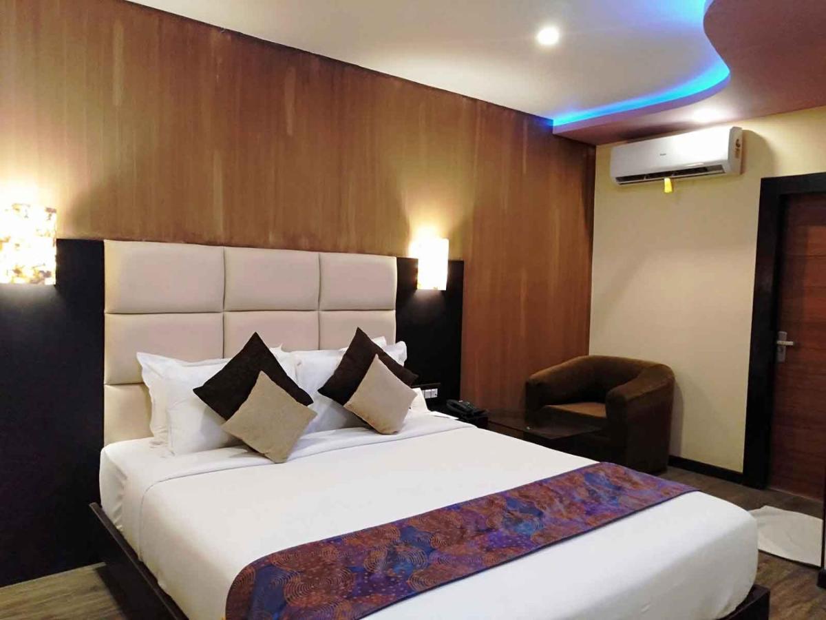 Dolphin Chocolate Inn Chandannagar Zewnętrze zdjęcie