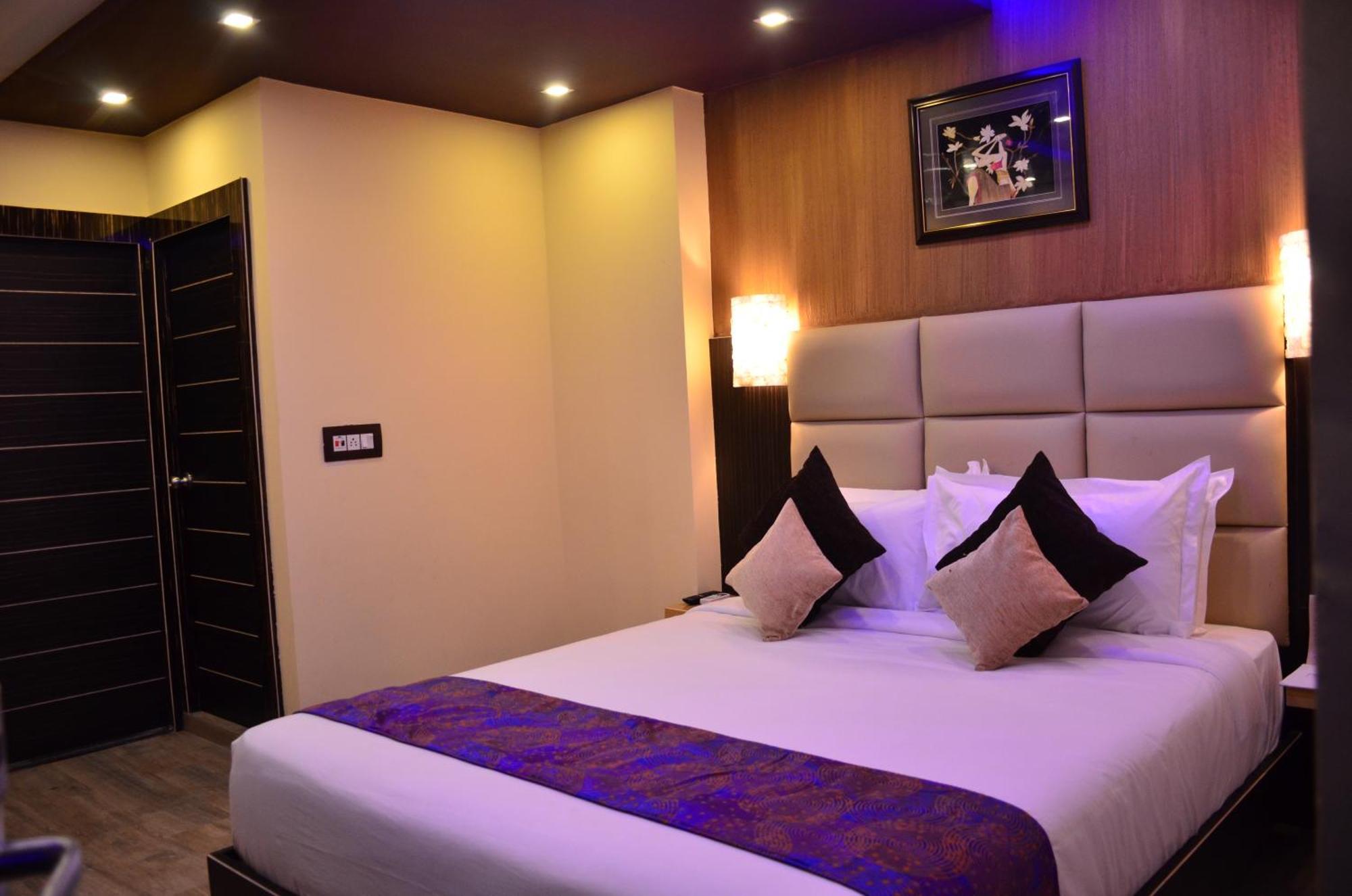 Dolphin Chocolate Inn Chandannagar Zewnętrze zdjęcie